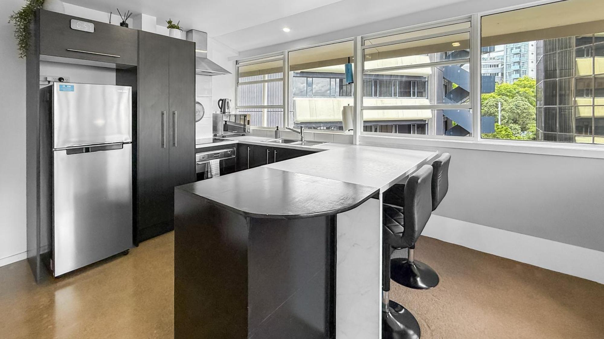 Whitaker Wish- Spacious, Based With Carpark Apartment
