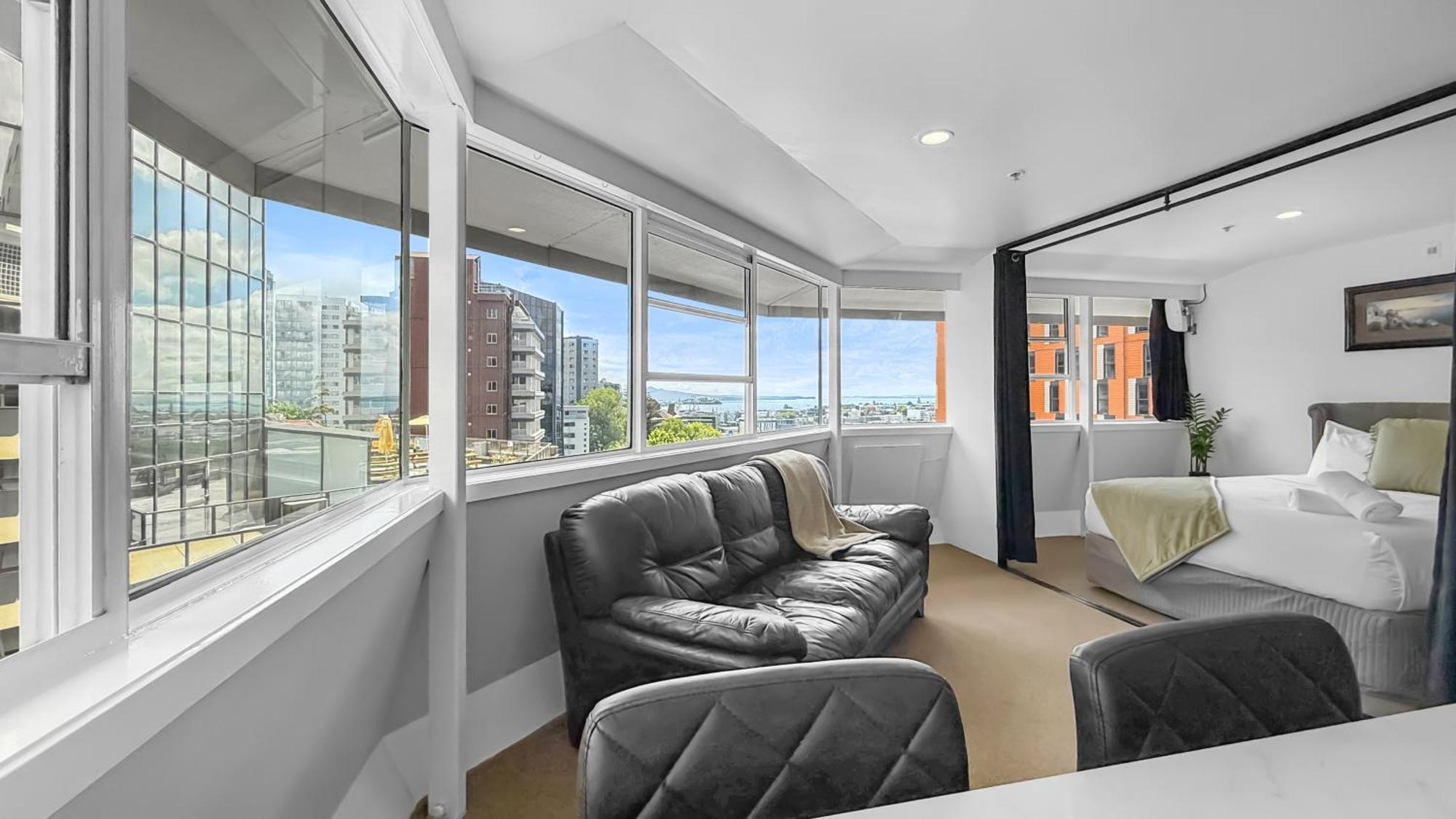 Whitaker Wish- Spacious, Based With Carpark Auckland
